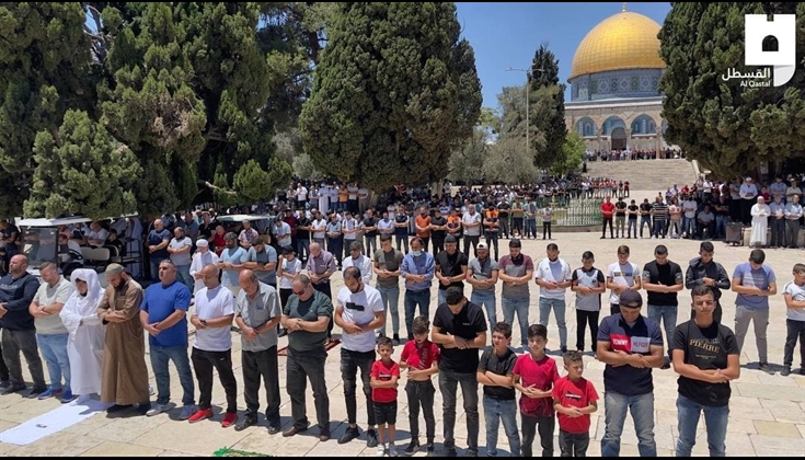 صلاة الجمعة في باحات المسجد الأقصى المبارك