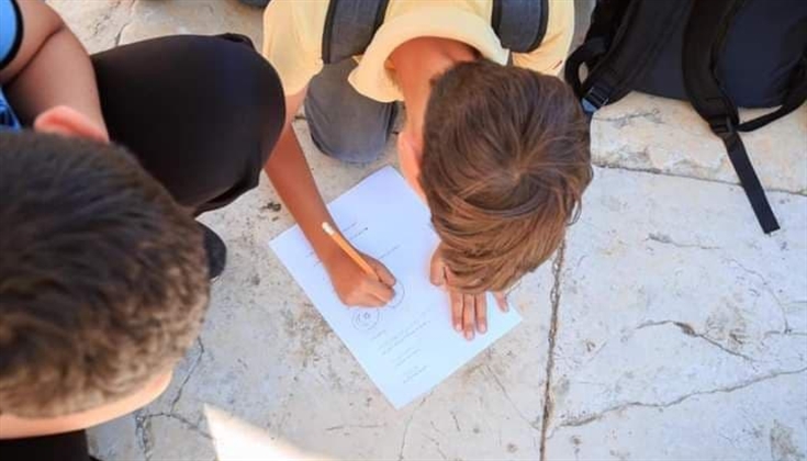 أطفال مقدسيون يتلقون جولات إرشادية في المسجد الأقصى