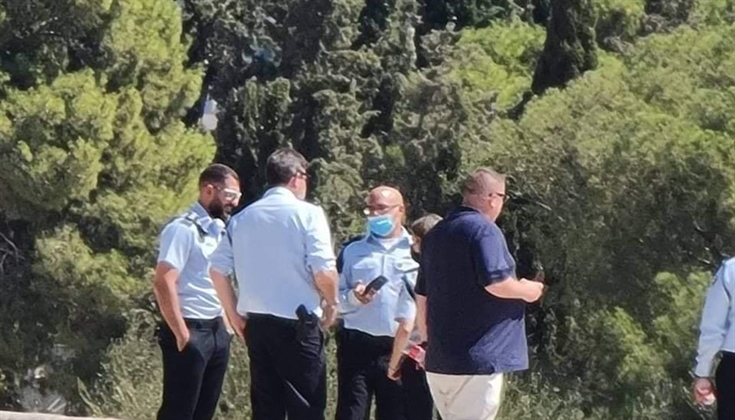 وفد أمريكي من ١٣ شخصاً يبدو أنه ذو طابع أمني يقتحم المسجد الأقصى