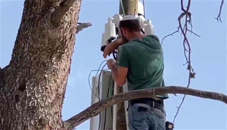 طواقم بلدية الاحتلال تقوم بتركيب كاميرات لمراقبة أهالي الموتى