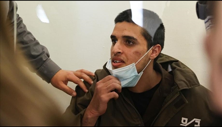 سجون الاحتلال" تطلب تمديد عزل الفتى الأسير "مناصرة"