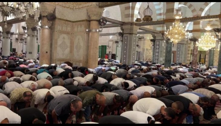 الآلاف يلبون نداء "الفجر العظيم" في مساجد الضفة