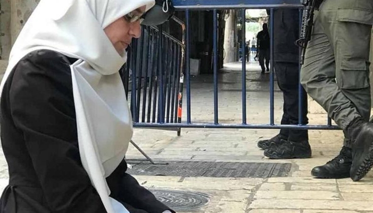 الاحتلال يفرج عن المرابطة المقدسية هنادي الحلواني ويبعدها