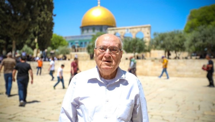 شيّعه آلاف الفلسطينيين في الأقصى.. رحيل عبد الله صبري