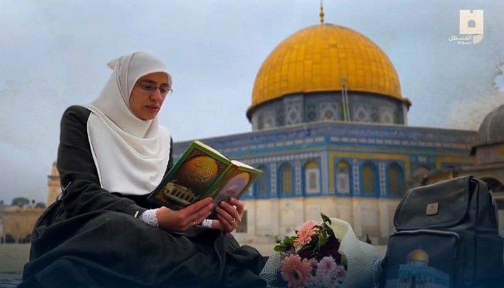 الاحتلال يبعد المرابطة هنادي الحلواني لمدة أسبوع عن الأقصى