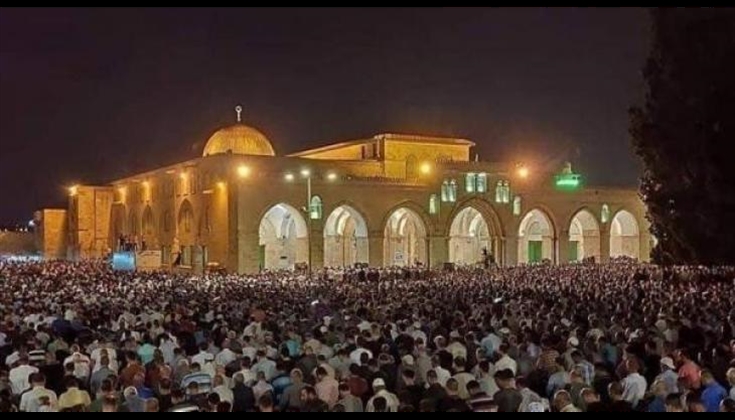 الآلاف يلبون نداء الفجر العظيم في المسجدين "الأقصى" و"الإبراهيمي"