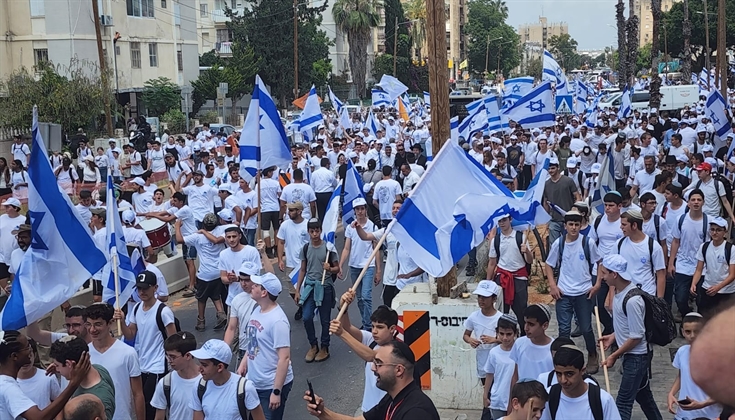 تحت حماية شرطة الاحتلال.. مسيرة أعلام للمستوطنين في اللد