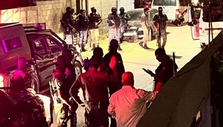 أجهزة السلطة تقتحم منزل مصعب اشتية وتعتدي على عائلته بشكل همجي