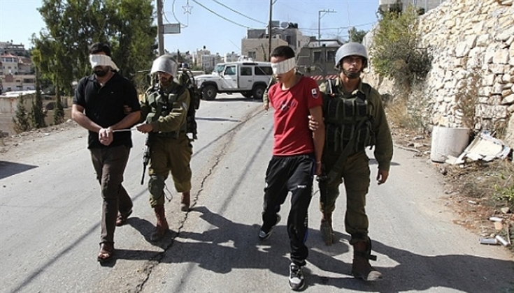 حملة اعتقالات واسعة طالت 80 فلسطينيًا بالضفة والقدس