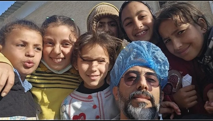 تفاعل مع طبيب عماني تطوع لعلاج المصابين في غزة