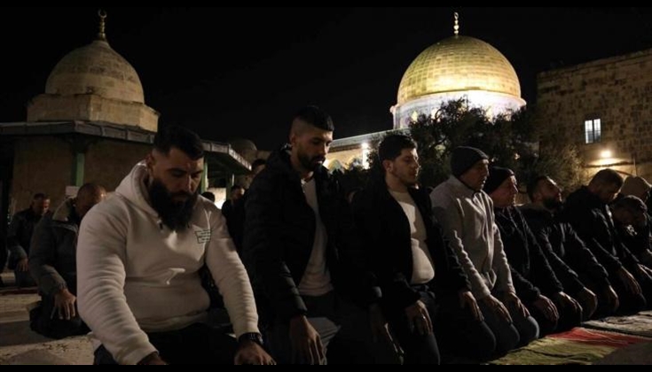 الاحتلال يداهم خيم المعتكفين في الأقصى ويعتقل 5 منهم