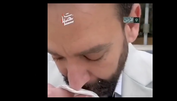 طبيب أردني يحتفظ بدماء شهداء غزة كتذكار بسبب رائحة المسك