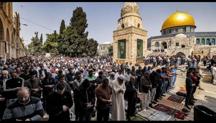 30 ألف مصلٍ يؤدون الجمعة في المسجد الأقصى المبارك