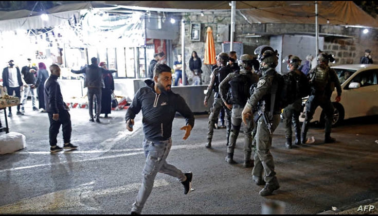 إصابة 3 مواطنين بالقدس ومستوطنون يقطعون عشرات أشجار الزيتون