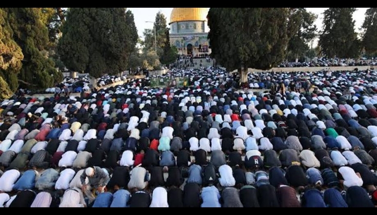 40 ألفًا يؤدون صلاة الجمعة في المسجد الأقصى