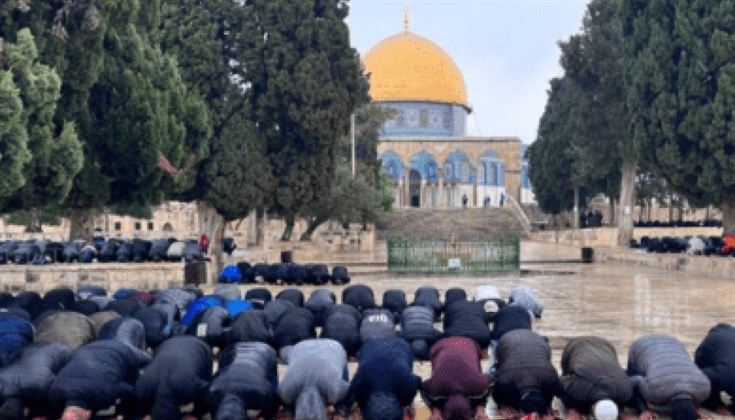35 ألفًا يؤدون صلاة الجمعة في المسجد الأقصى