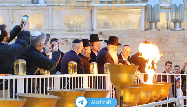 هكذا رقص المتطرفون الصهاينة فرحًا باستفرادهم بانتهاك حرمة الأقصى