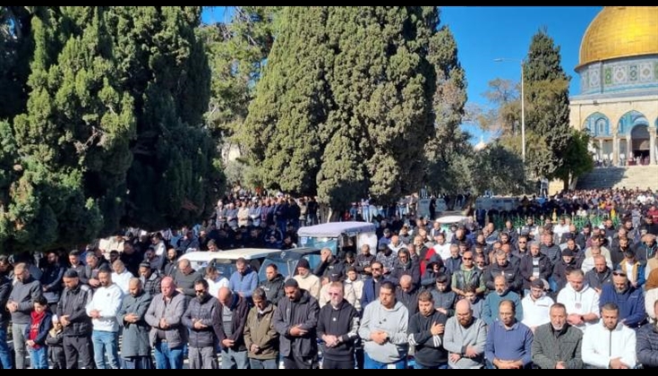 60 ألف مصلٍ يُؤدون صلاة الجمعة في المسجد الأقصى
