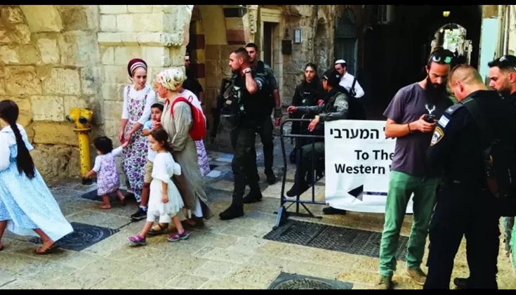 159 مستوطنًا يقتحمون باحات المسجد الأقصى
