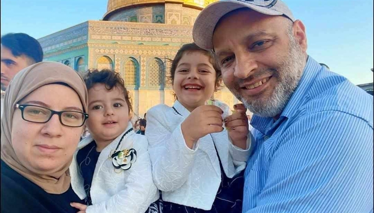 الاحتلال يخضع صحفية مقدسية للحبس المنزلي ويبعد زوجها عن الاقصى