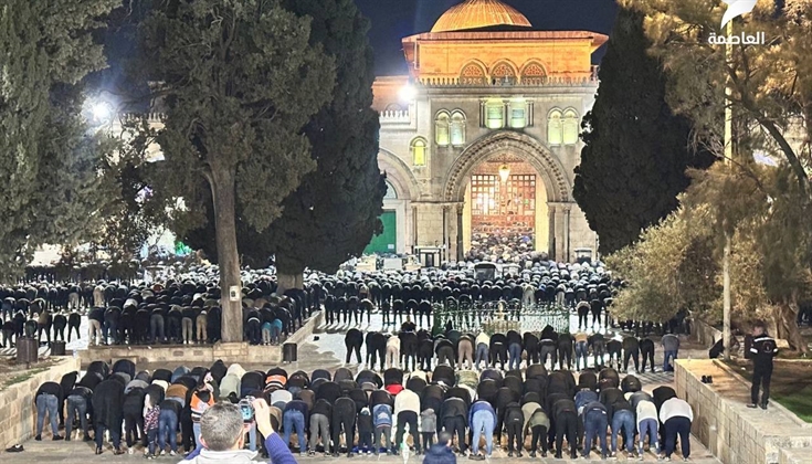 الآلاف يؤدون صلاة التراويح في المسجد الأقصى