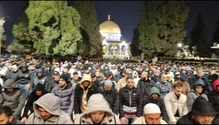 85 ألفًا يؤدون التراويح في الأقصى رغم قيود الاحتلال