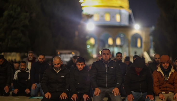 قوات الاحتلال تقتحم المسجد الأقصى وتمنع الاعتكاف فيه