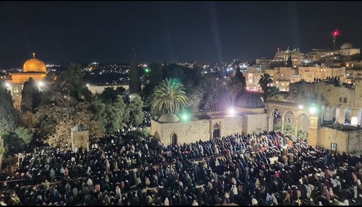برحاب ليلة القدر.. 180 ألفًا يؤدون العشاء والتراويح في الأقصى