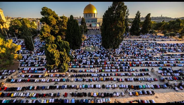 75 ألف مُصلٍّ يؤدون الجمعة الأخيرة من رمضان في المسجد الأقصى