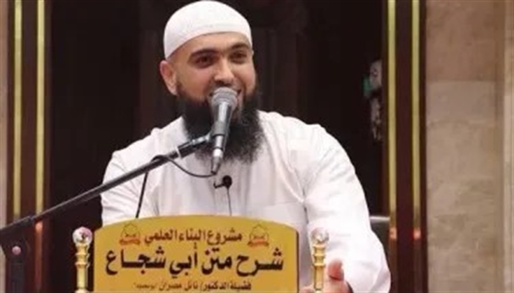 نائل… صبّاب العسل!