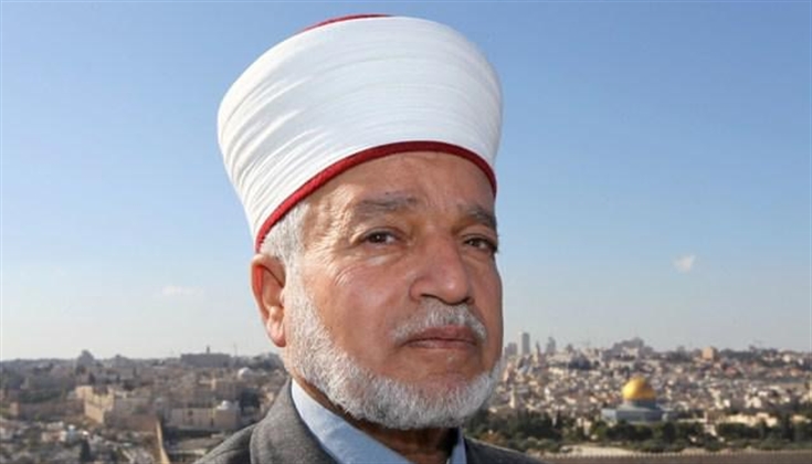 الاحتلال يبعد مفتي القدس لمدة 6 أشهر