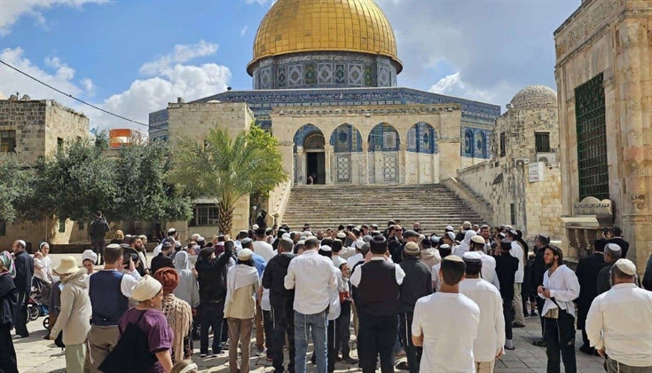 مراسم زفاف صهيونية في باحات الأقصى وسط حماية شرطة الاحتلال