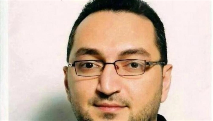 عمر الشريف: الاحتلال يعزل الأسرى ويتعمد قمعهم وضربهم بشكل يومي