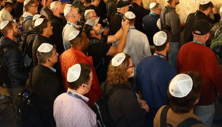 اقتحام ألف "قس" الأقصى.. تحرك منظم يرسخ استغلال الدين