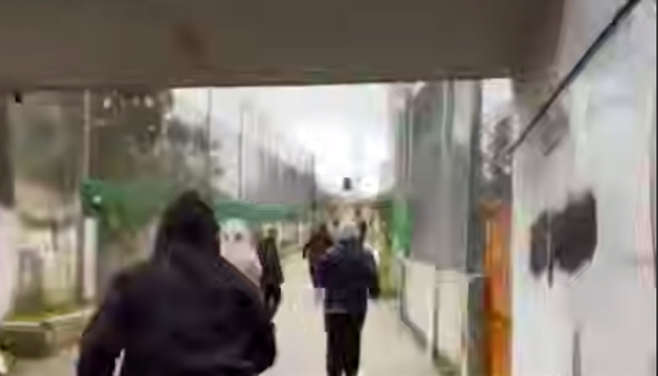 *أهالي بلدة بيت إجزا المقدسية يحطمون بوابات الاحتلال الإلكترونية