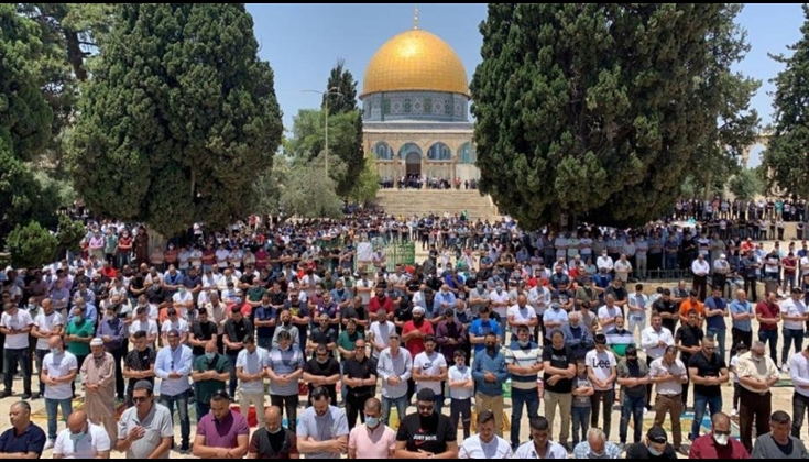 40 ألفًا يؤدُّون صلاة الجمعة في المسجد الأقصى